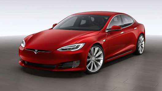 Самый дорогой седан Tesla получил самую дешевую версию