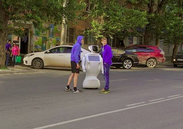 В Перми робот сбежал с тестовой площадки и вырвался на дорогу
