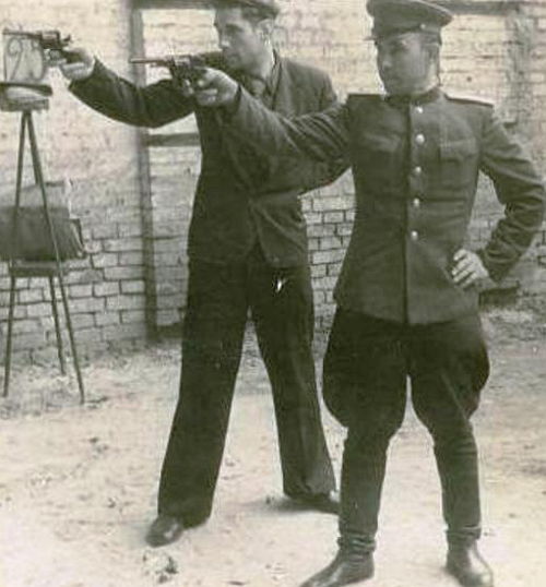 Как ловили Тоньку-пулемётчицу и других военных преступников после войны
