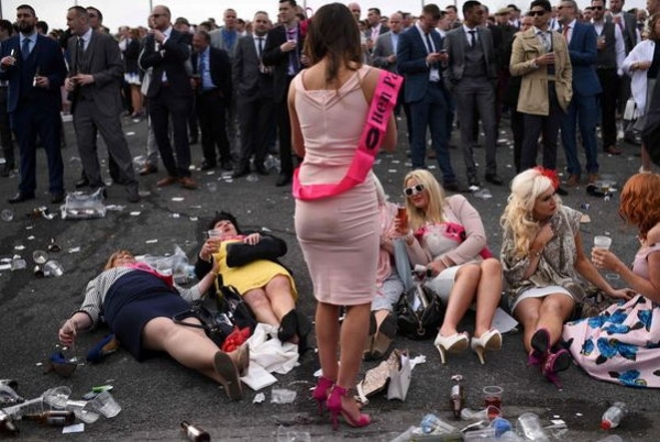Как британки отпраздновали День Леди в 2016 году: шокирующие фото
