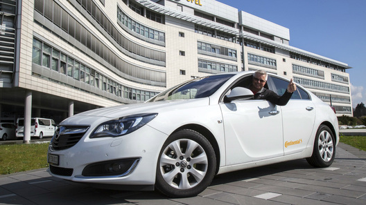Opel Insignia проехал на одном баке более 2 000 км