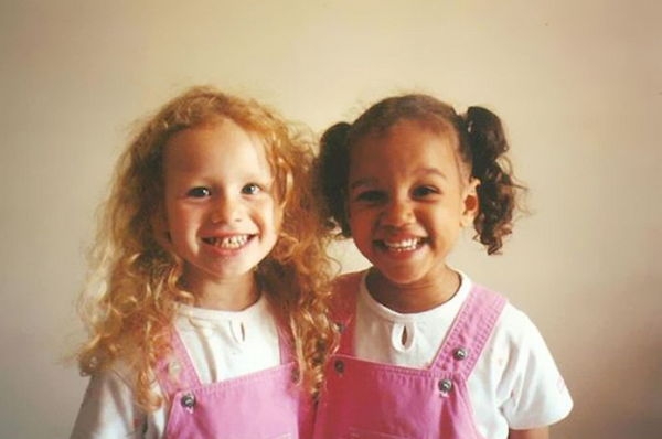 Разноцветные сестры-двойняшки — неожиданный феномен
