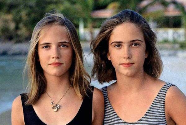10 знаменитых актеров и актрис, у которых есть незнаменитые близнецы (11 фото)