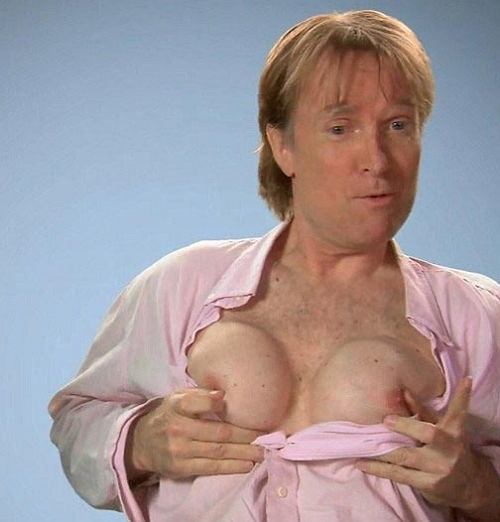 Брайан Зембик — мужчина, на спор установивший в грудь силиконовые импланты и получивший за это $ 300 000
