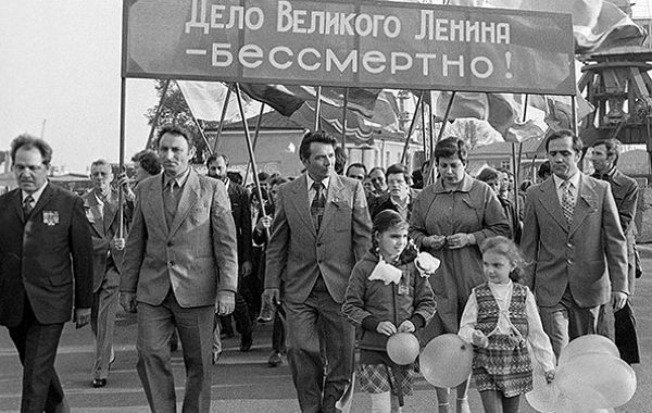Советский Первомай: хроника за 66 лет
