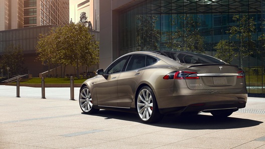 Конкуренты не дают Tesla Motors торговать своими электромобилями