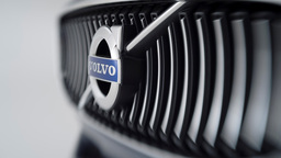 Volvo вывела на тесты конкурента BMW X1