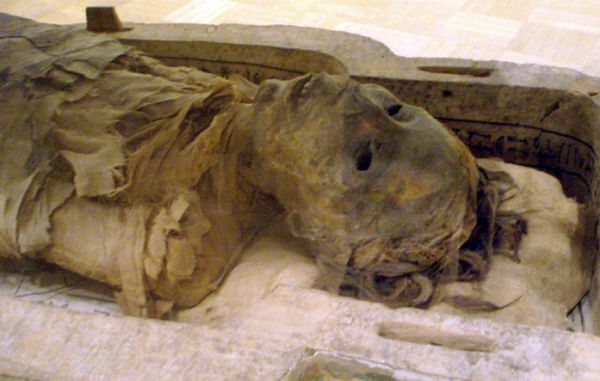 10 интригующих находок, обнаруженных внутри мумий
