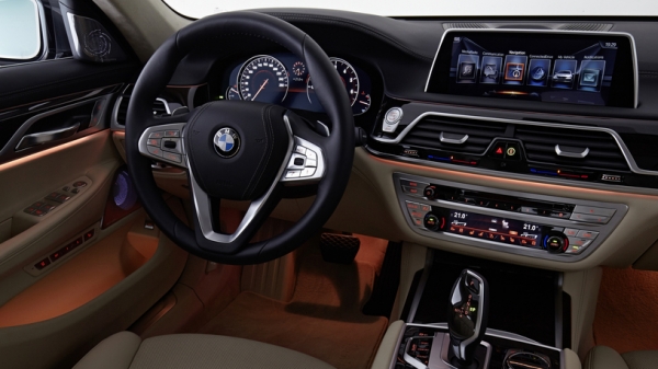 Посчитали-прослезились: спортивный руль для BMW 7 серии